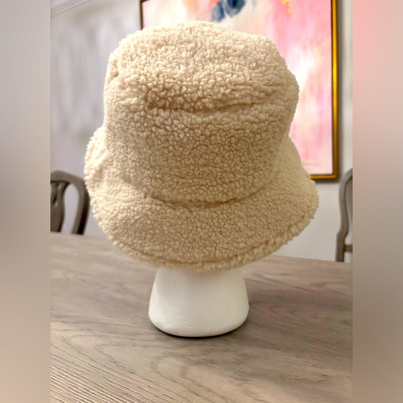 Abercrombie Cream Fleece Bucket Hat - Picture 3 of 4